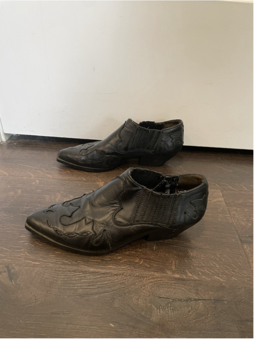 Vintage Black Leather Western Style Boho Loafer Booties Cowgirl Pointed Toe 7.5 - Picture 4 of 10
